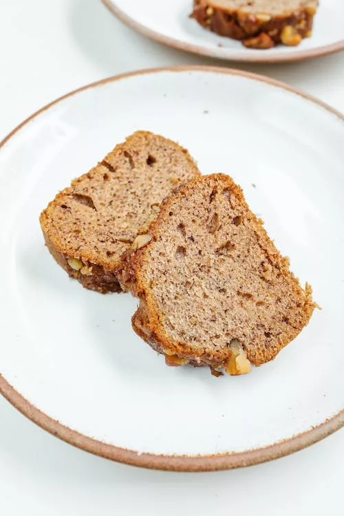 Free Close-Up Shot of Plate With Banana Bread  Stock Photo